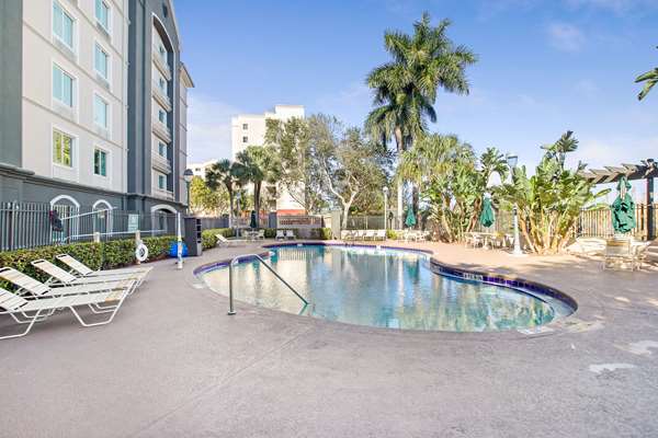 Pool - La Quinta Inn & Suites Fort Lauderdale Airport Hollywood - I-95, Exit 21