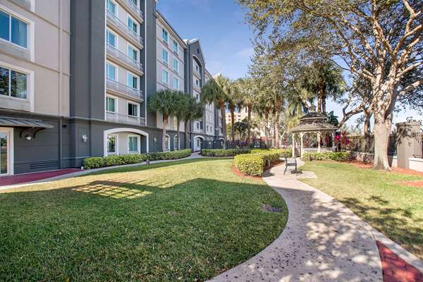  - La Quinta Inn & Suites Fort Lauderdale Airport Hollywood - I-95, Exit 21