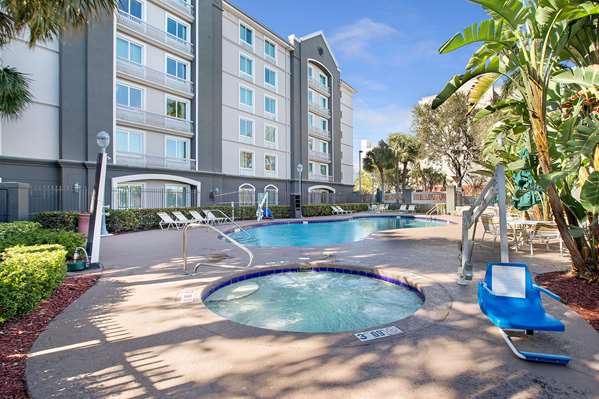 Pool - La Quinta Inn & Suites Fort Lauderdale Airport Hollywood - I-95, Exit 21
