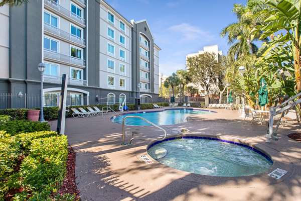 Pool - La Quinta Inn & Suites Fort Lauderdale Airport Hollywood - I-95, Exit 21
