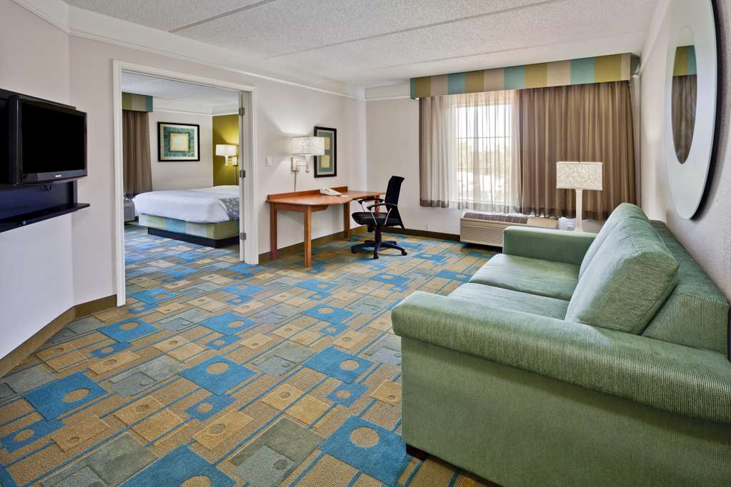 LA QUINTA INN STE FT LAUDERDALE AP-guestroom-Guest Room,Suite,On-Site.jpg