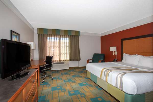  - La Quinta Inn & Suites Lakewood