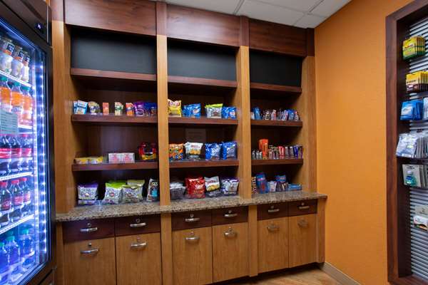  - La Quinta Inn & Suites Lakewood