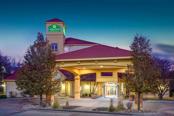 Exterior view - La Quinta Inn & Suites Lakewood