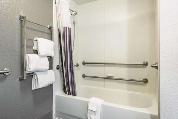  - La Quinta Inn & Suites Lake Mary - I-4, Exit 98