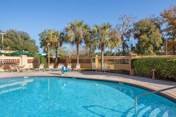 Pool - La Quinta Inn & Suites Ocala - I-75, Exit 350
