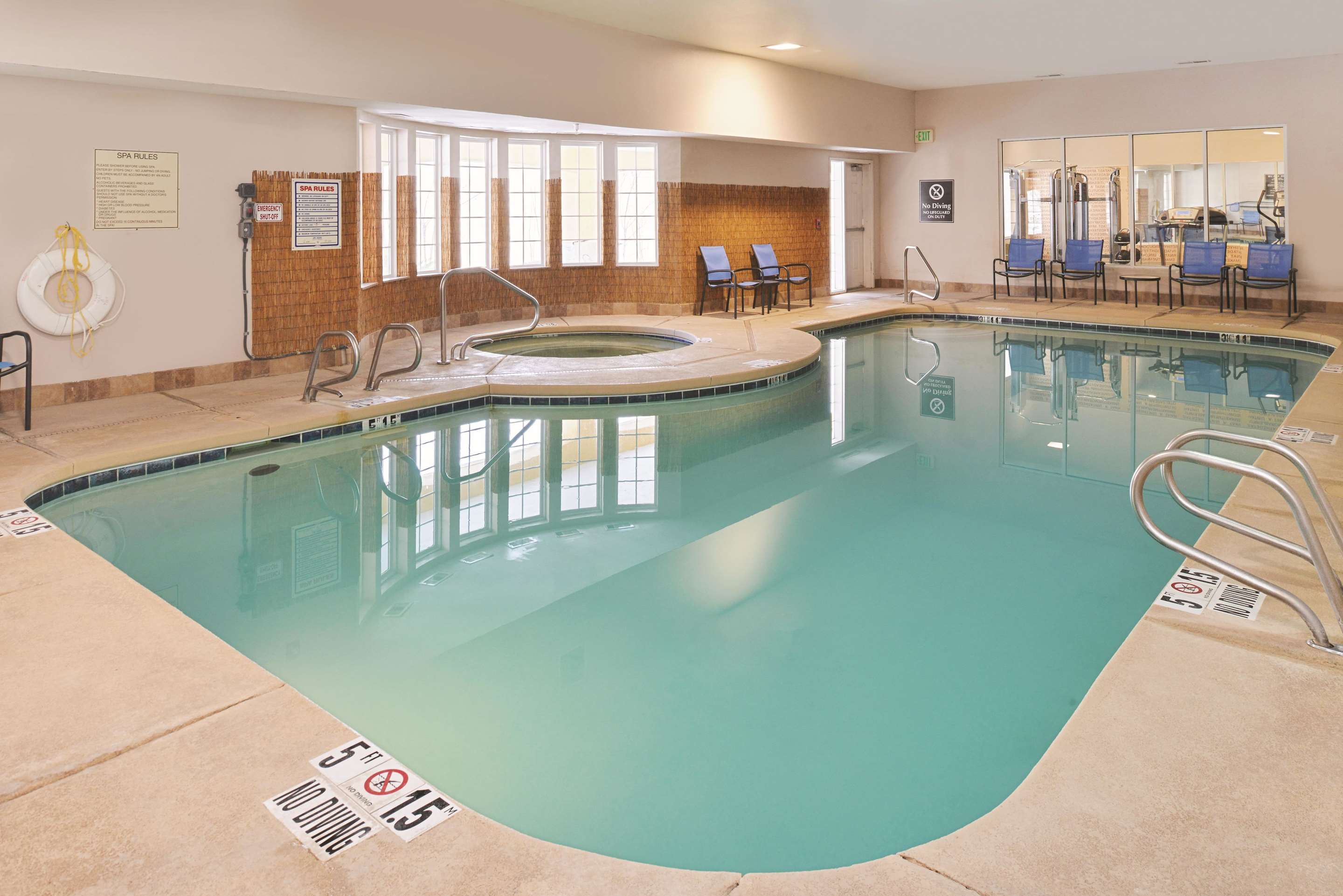 Pool | La Quinta Inn & Suites by Wyndham Ruidoso Downs