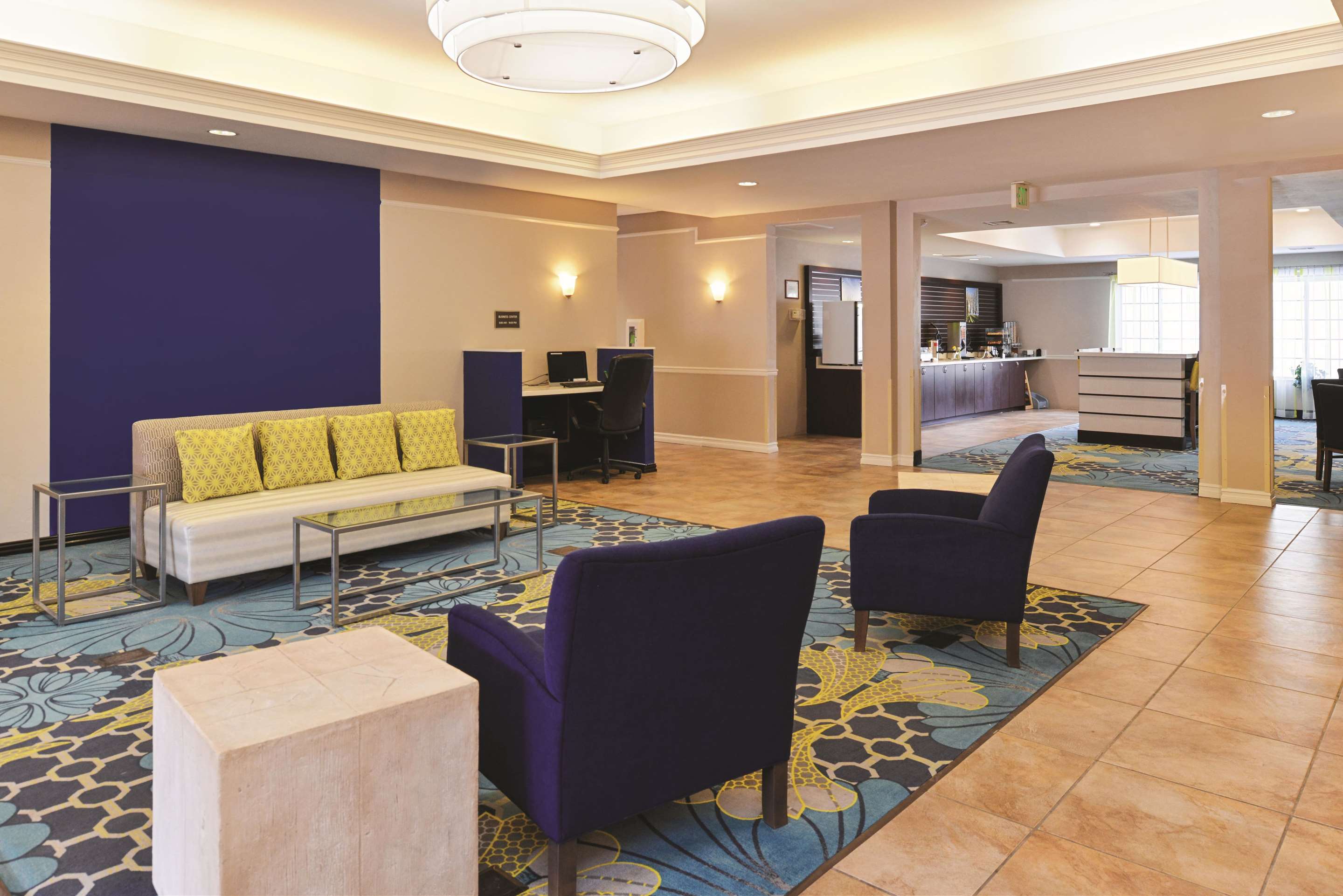 Lobby | La Quinta Inn & Suites by Wyndham Ruidoso Downs