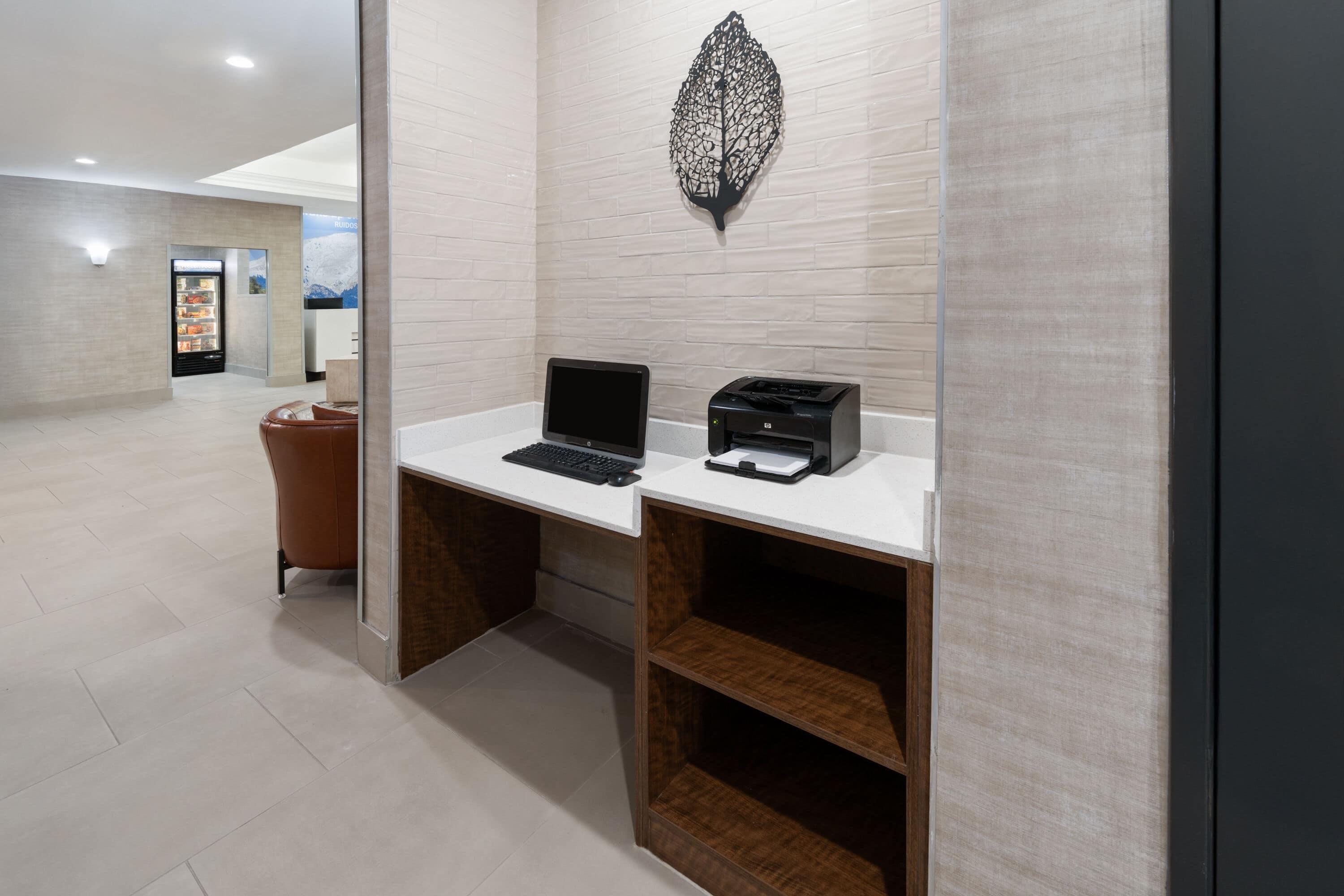 Business Center | La Quinta Inn & Suites by Wyndham Ruidoso Downs