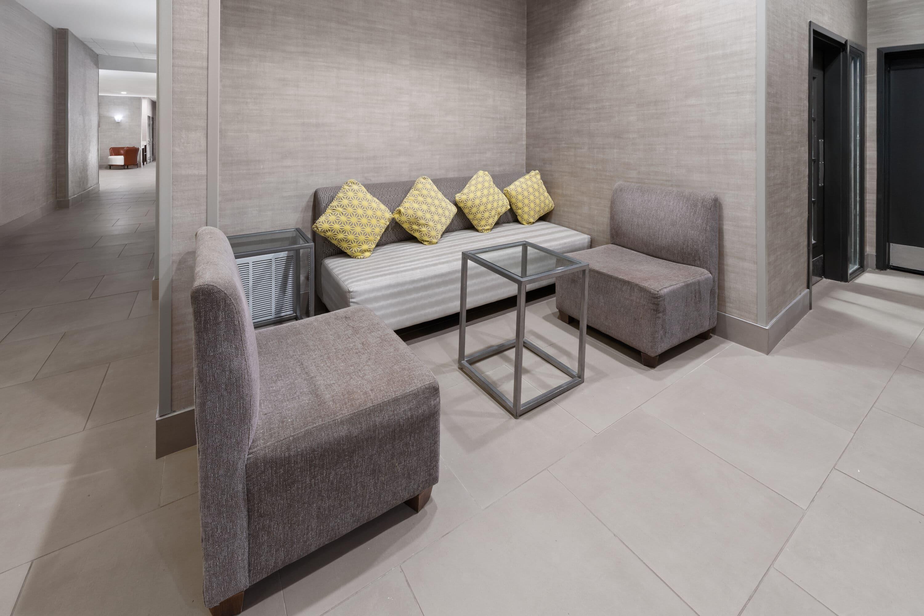 Lobby | La Quinta Inn & Suites by Wyndham Ruidoso Downs