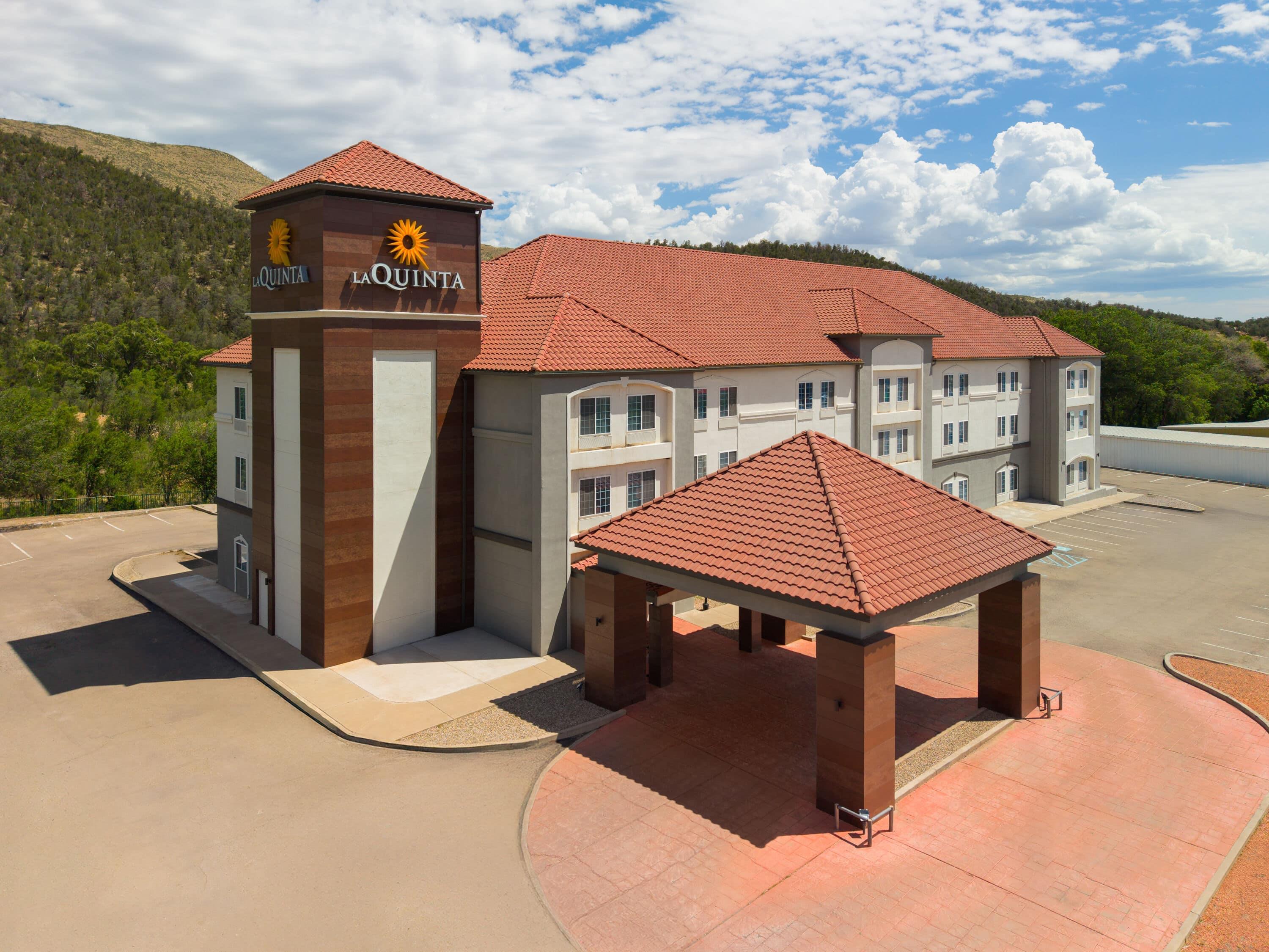 Exterior | La Quinta Inn & Suites by Wyndham Ruidoso Downs