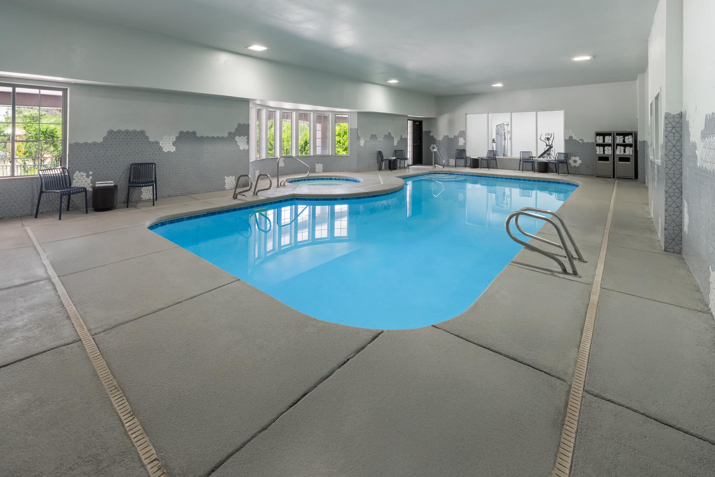 Pool - indoor | La Quinta Inn & Suites by Wyndham Ruidoso Downs