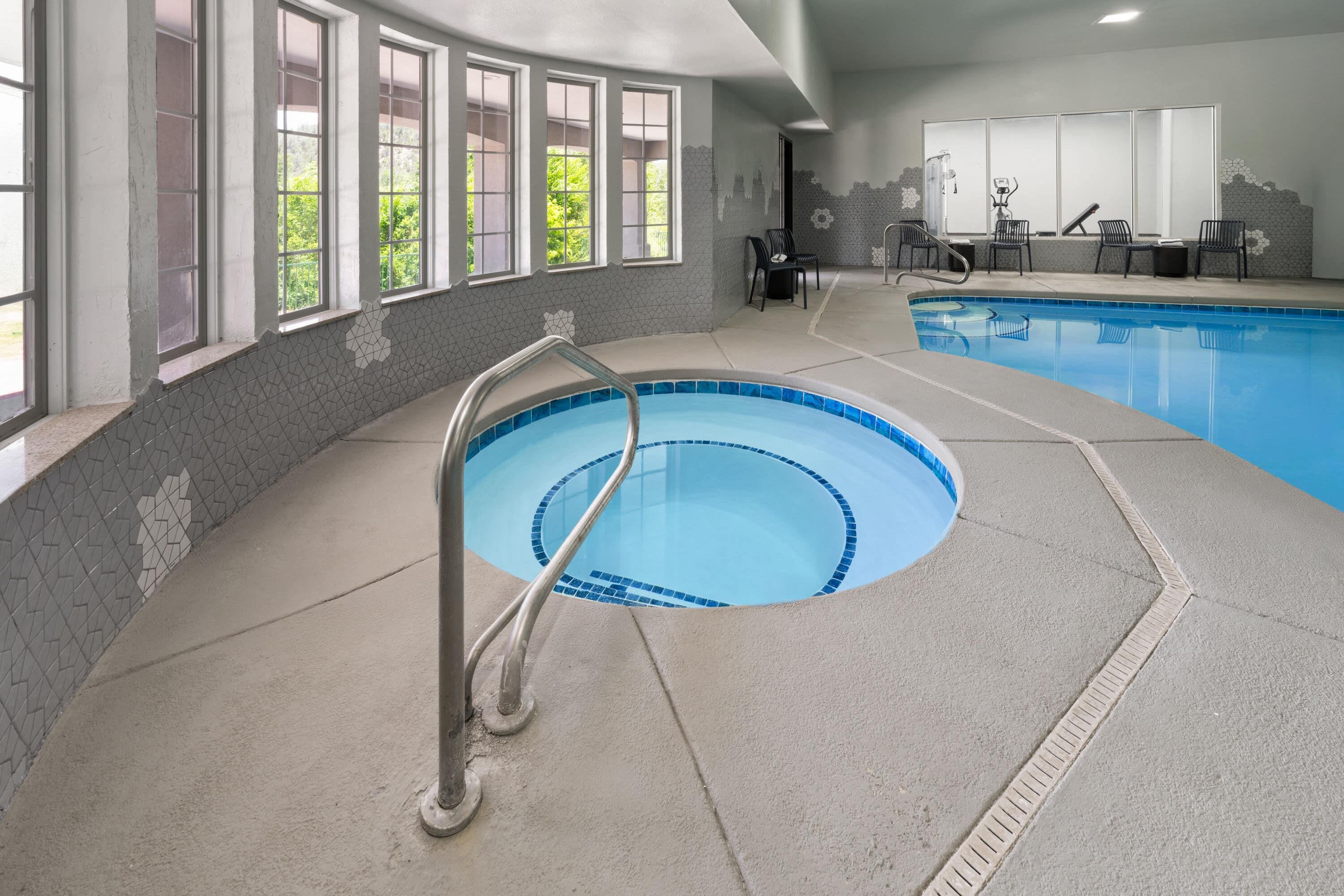 Pool | La Quinta Inn & Suites by Wyndham Ruidoso Downs