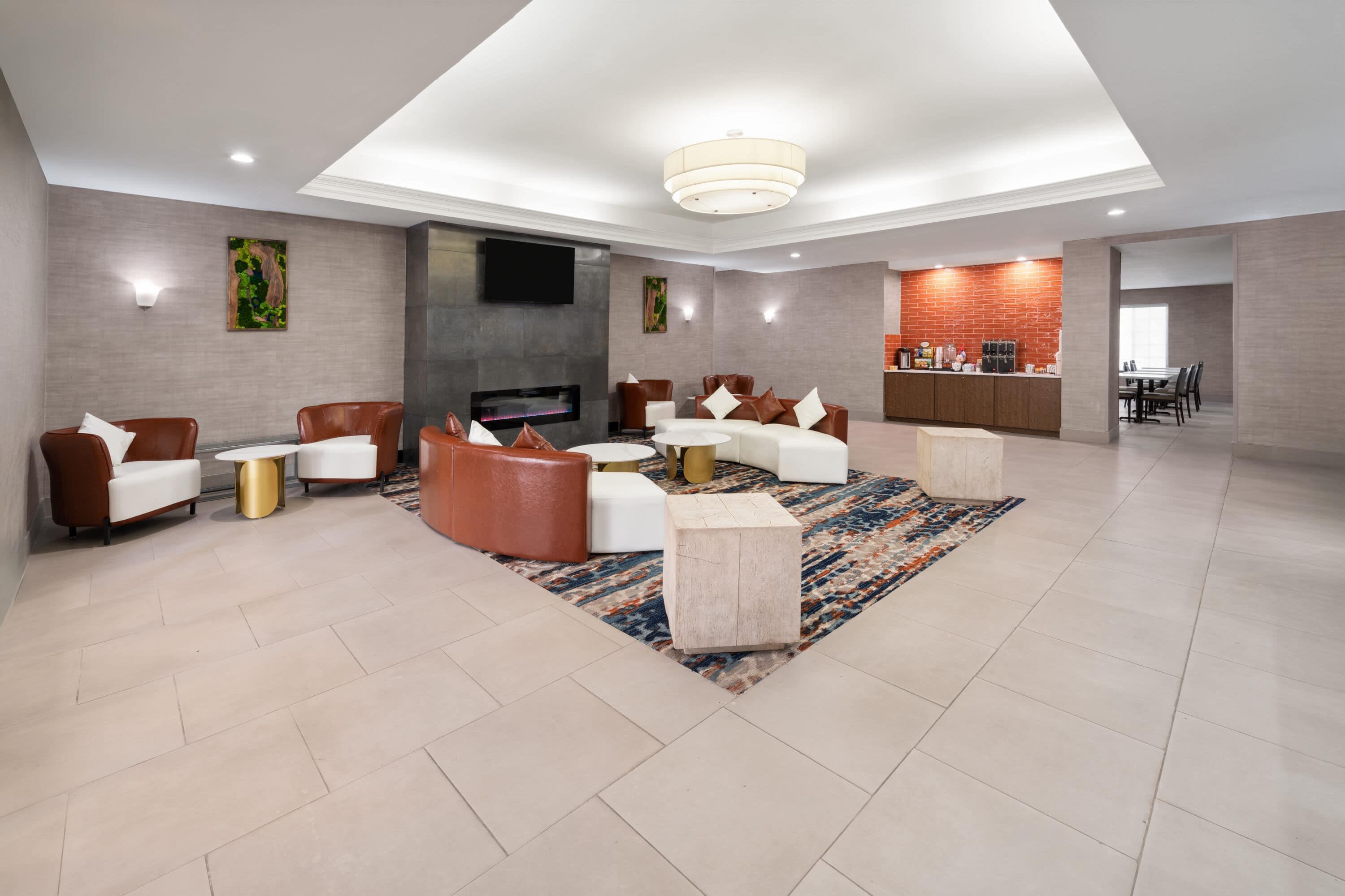 Lobby | La Quinta Inn & Suites by Wyndham Ruidoso Downs