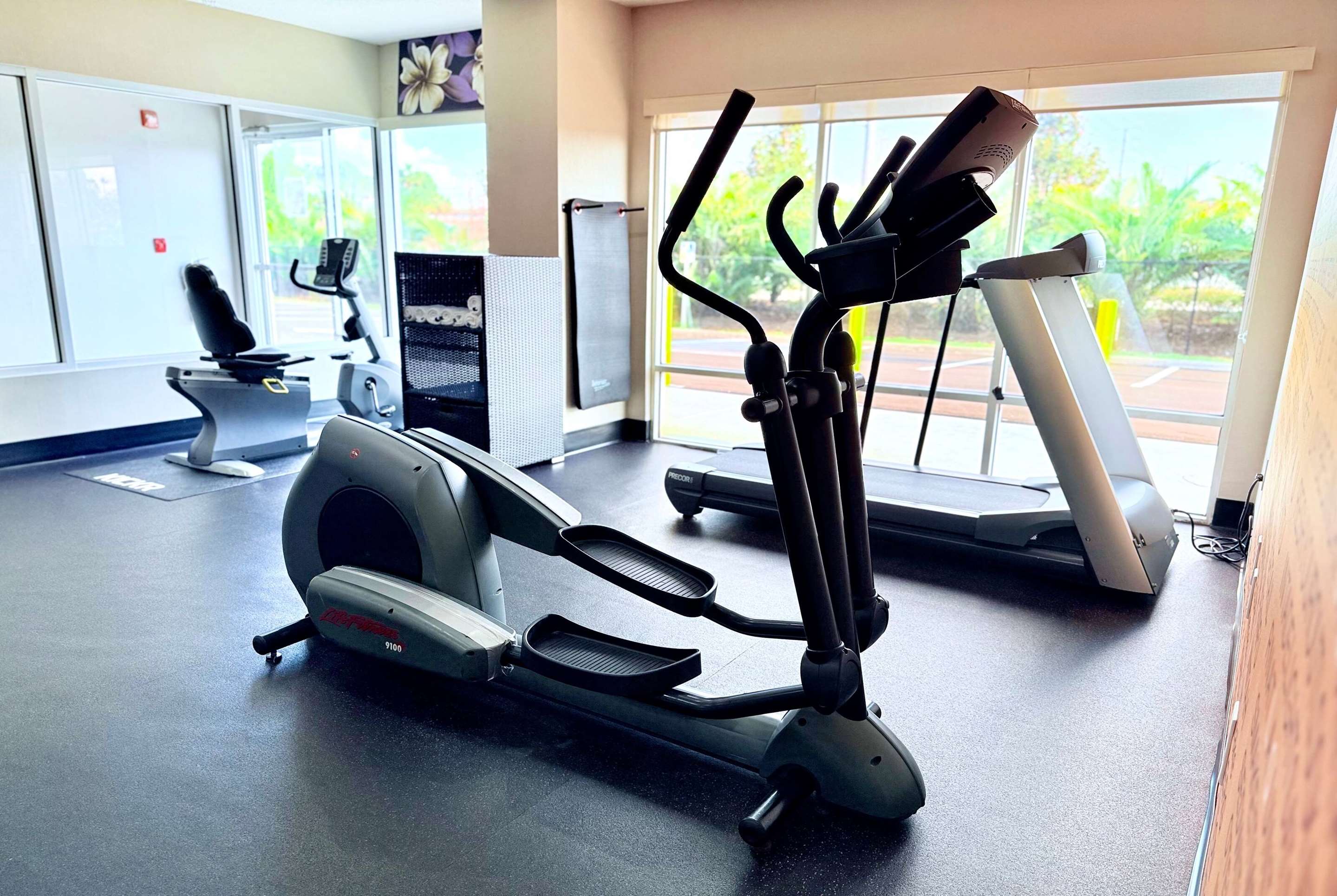 Health club fitness center gym | La Quinta Inn & Suites by Wyndham Orlando Universal area