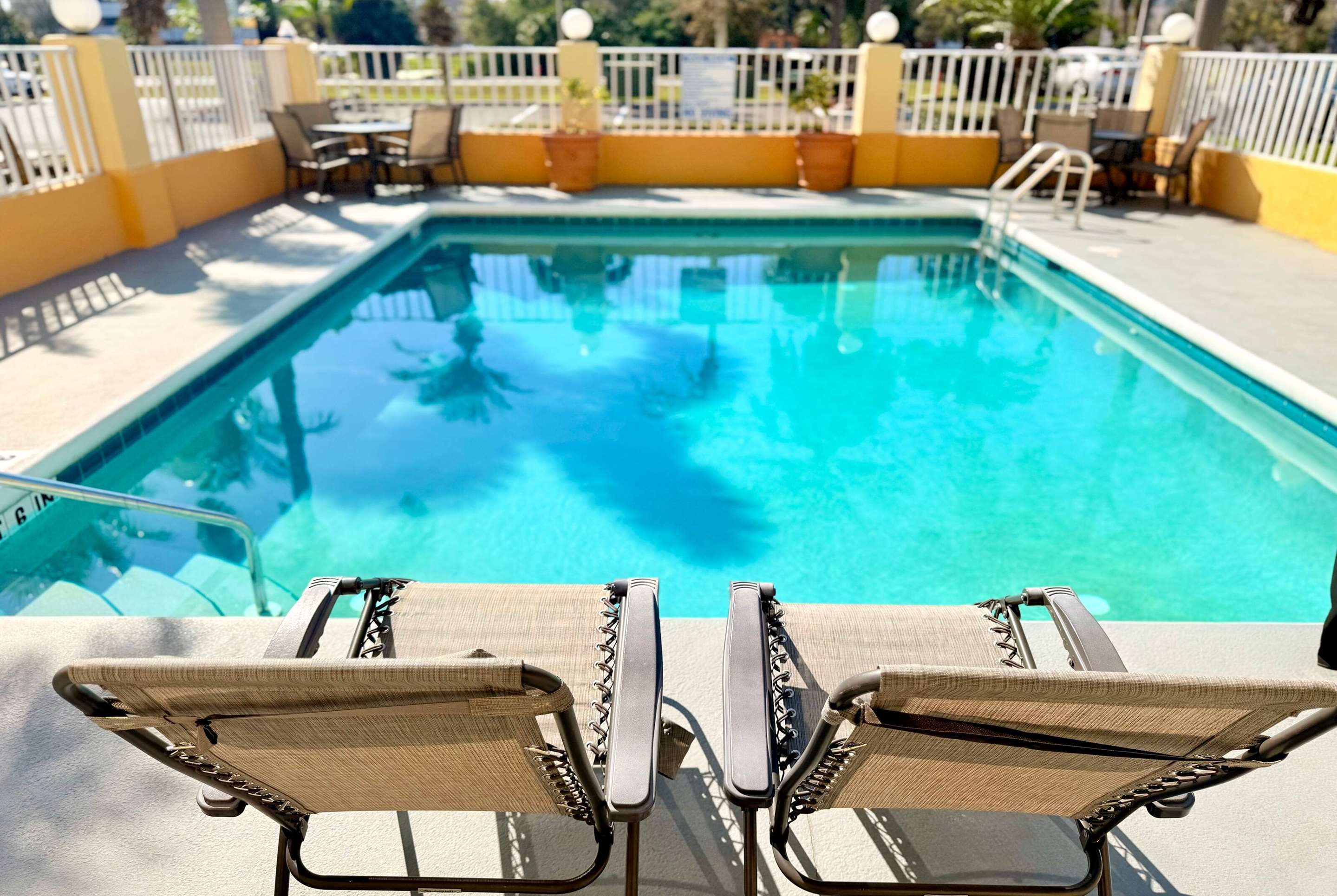Pool | La Quinta Inn & Suites by Wyndham Orlando Universal area