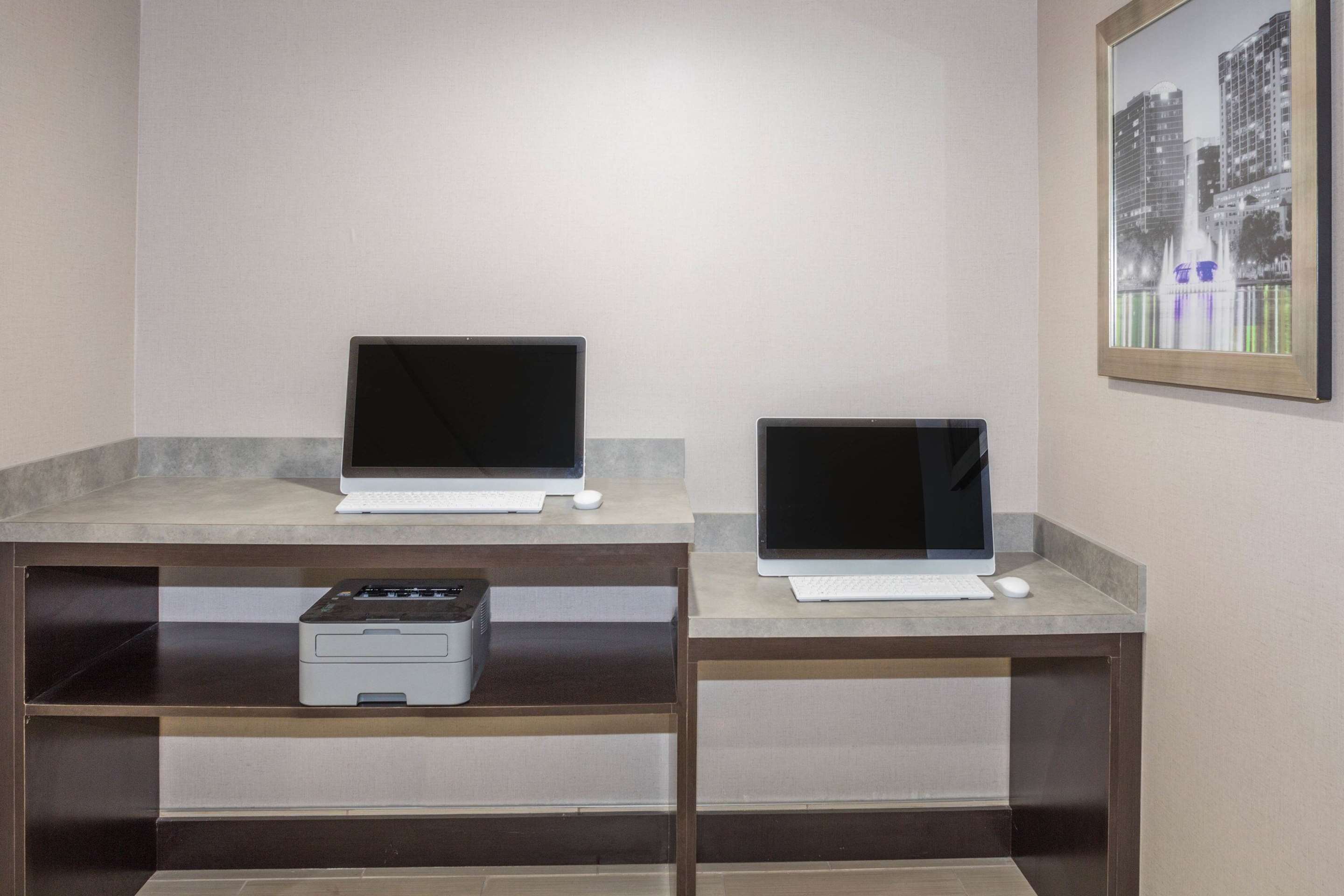 Business Center | La Quinta Inn & Suites by Wyndham Orlando Universal area