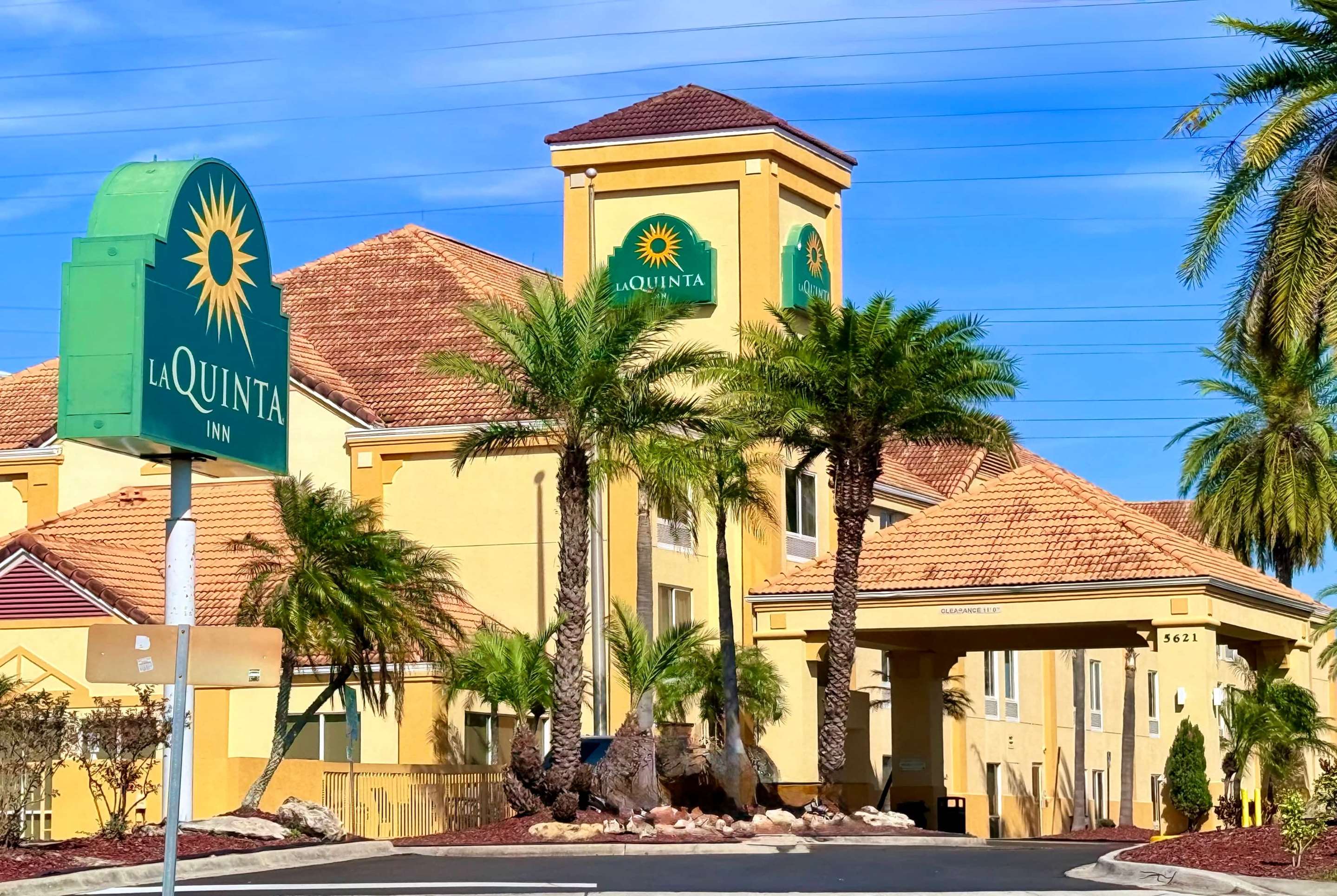 Exterior | La Quinta Inn & Suites by Wyndham Orlando Universal area