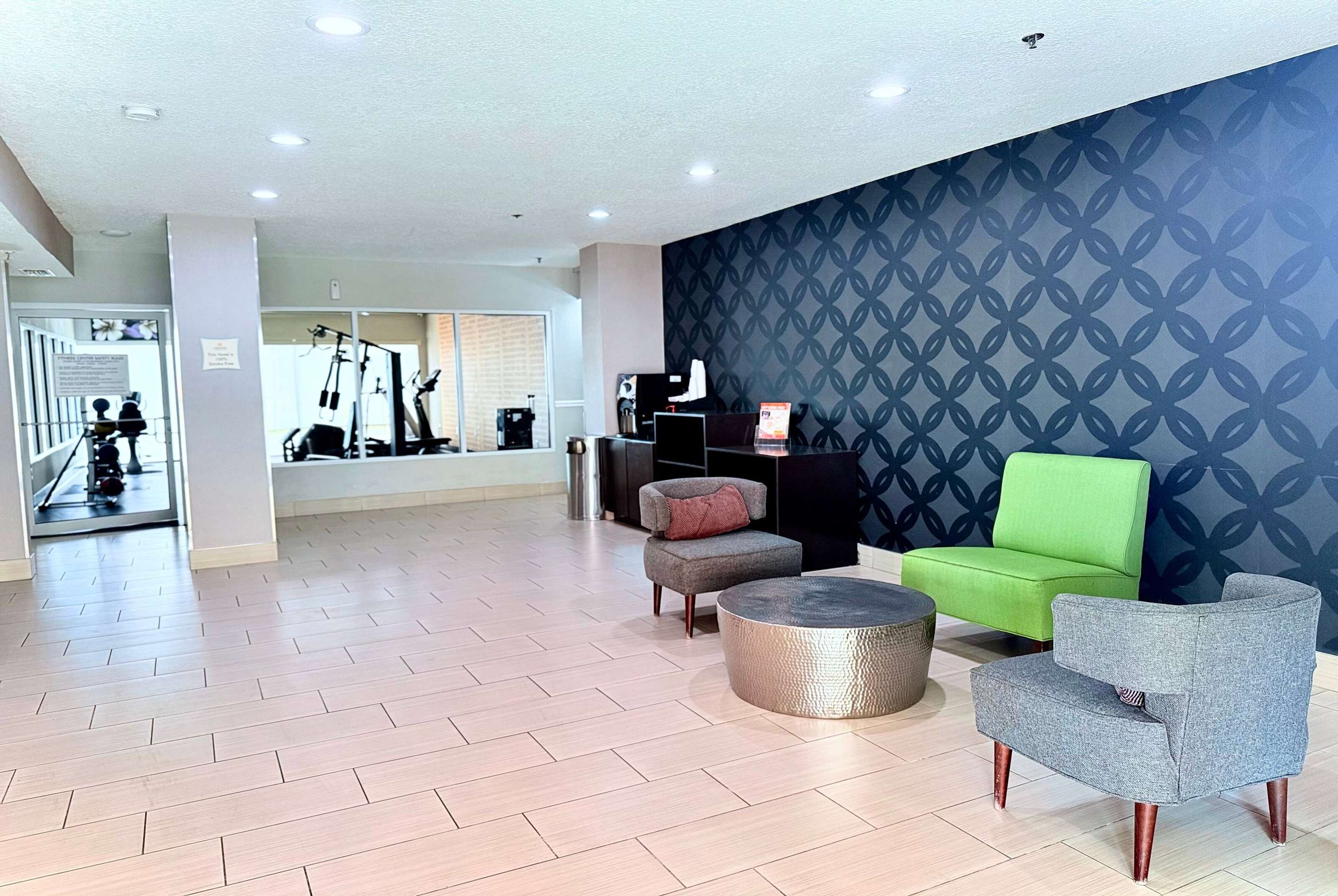 Lobby | La Quinta Inn & Suites by Wyndham Orlando Universal area