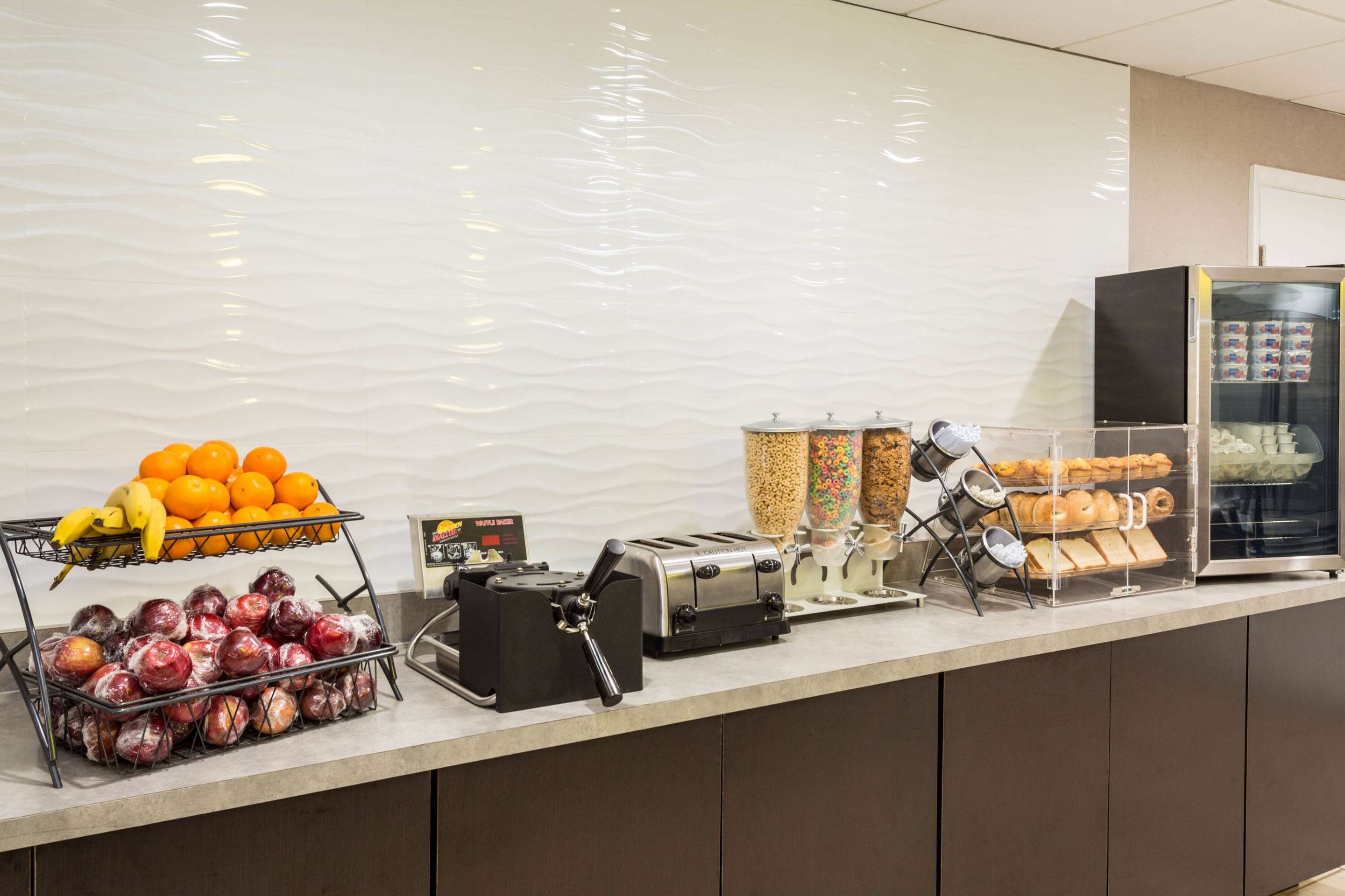 Property amenity | La Quinta Inn & Suites by Wyndham Orlando Universal area