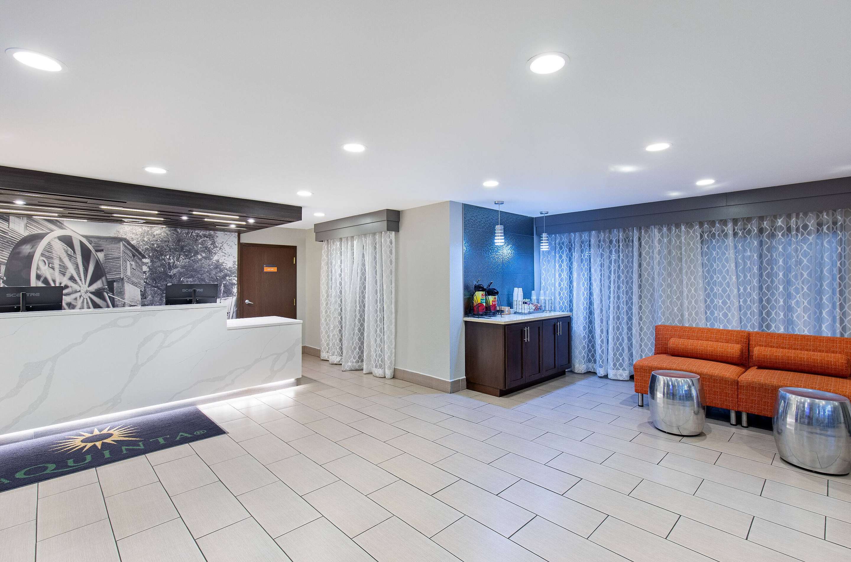 Lobby | La Quinta Inn by Wyndham Pigeon Forge-Dollywood