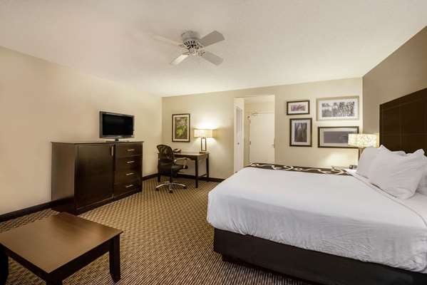 Suite - La Quinta Inn & Suites Macedonia - I-271, Exit 18