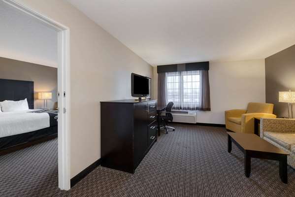 Suite - La Quinta Inn & Suites Macedonia - I-271, Exit 18