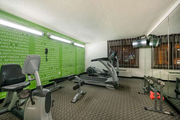 Fitness/ Exercise Room - La Quinta Inn & Suites Macedonia - I-271, Exit 18