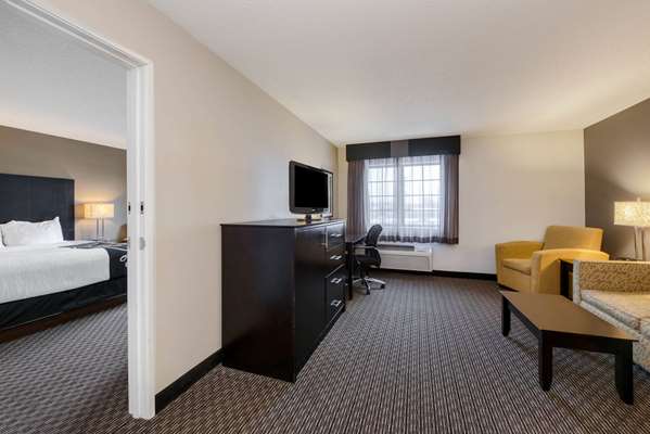 Suite - La Quinta Inn & Suites Macedonia - I-271, Exit 18