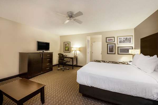 Suite - La Quinta Inn & Suites Macedonia - I-271, Exit 18