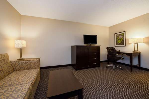 Suite - La Quinta Inn & Suites Macedonia - I-271, Exit 18