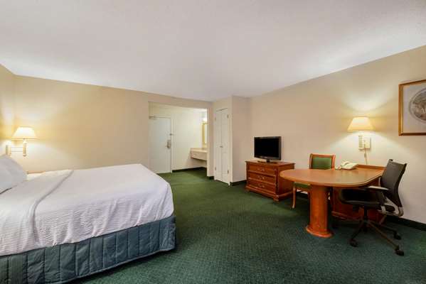 Suite - La Quinta Inn Independence