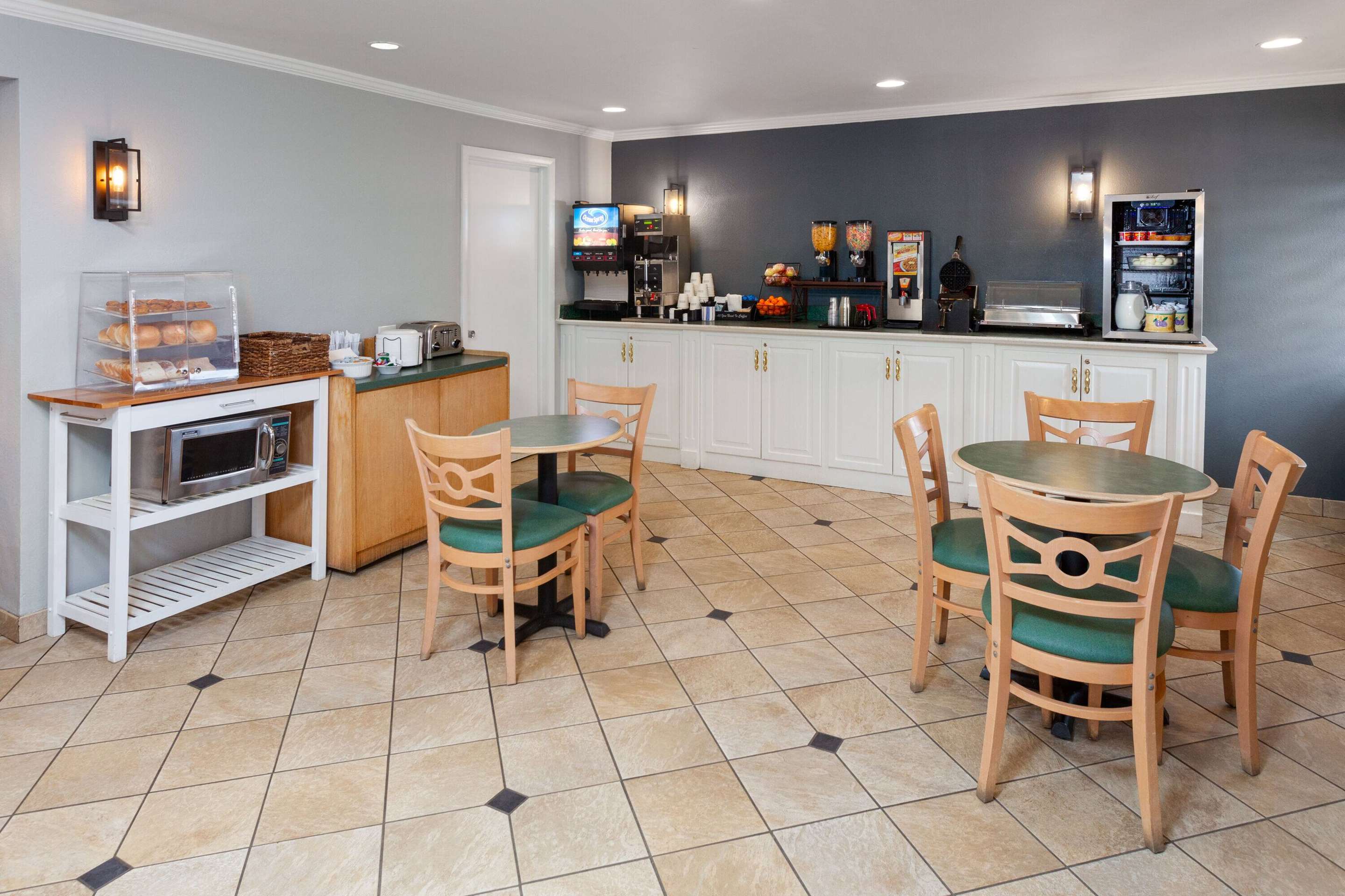 Property amenity | La Quinta Inn by Wyndham Cleveland Independence