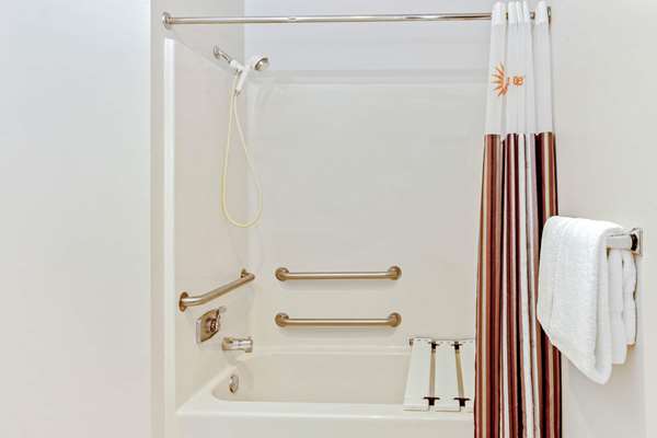  - La Quinta Inn & Suites Delafield