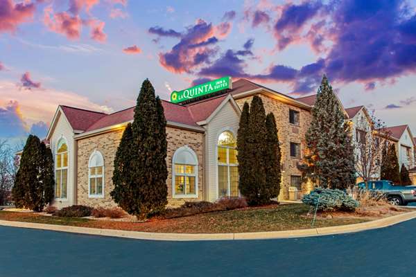Exterior view - La Quinta Inn & Suites Delafield