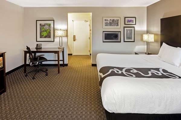 Suite - La Quinta Inn & Suites Delafield