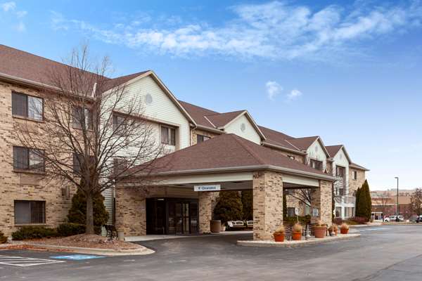 Exterior view - La Quinta Inn & Suites Delafield