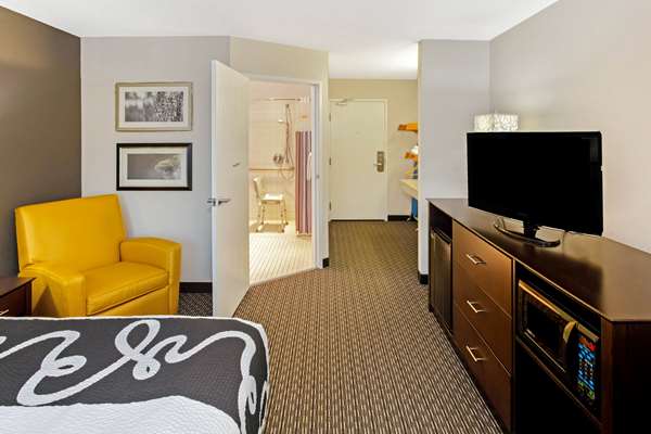  - La Quinta Inn & Suites Delafield
