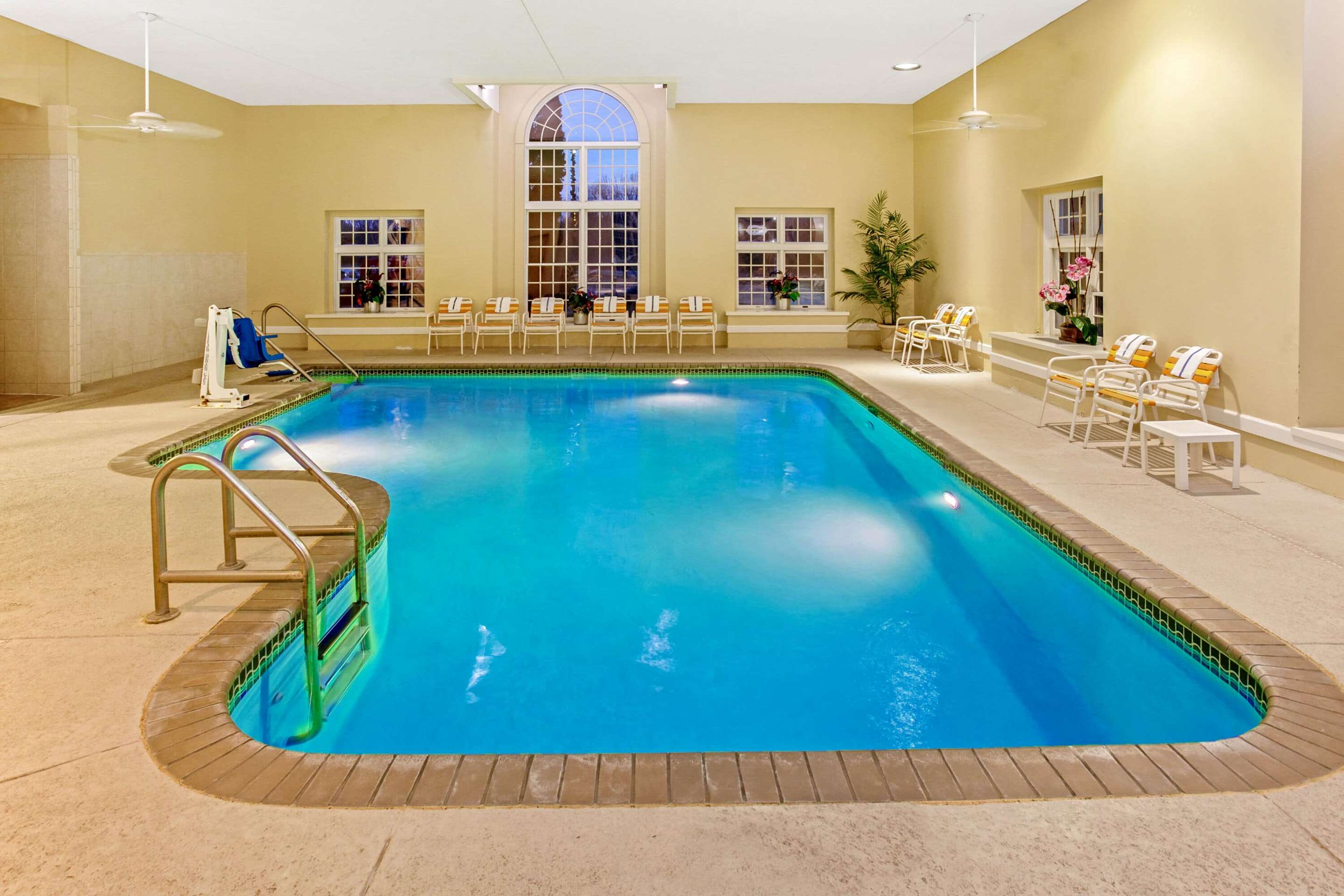 Pool | La Quinta Inn & Suites by Wyndham Milwaukee Delafield