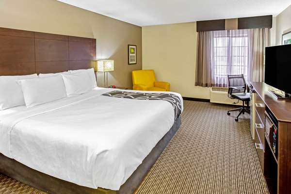 Suite - La Quinta Inn & Suites Delafield