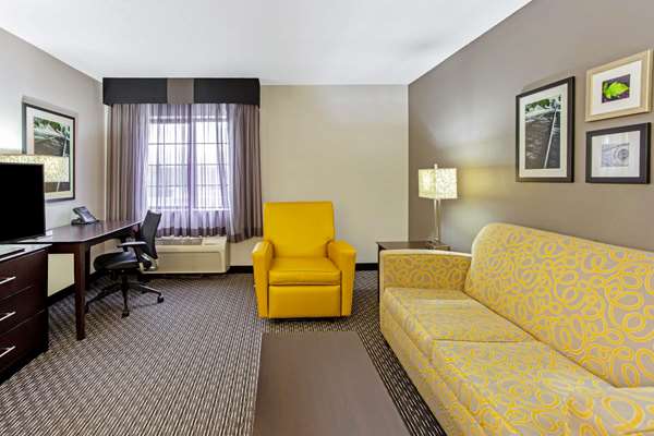 Suite - La Quinta Inn & Suites Delafield