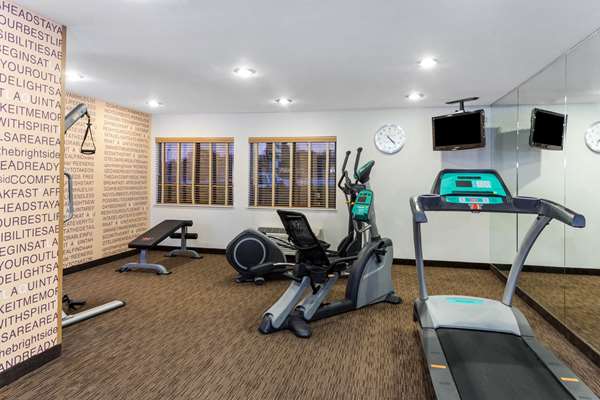 Fitness/ Exercise Room - La Quinta Inn Sheboygan