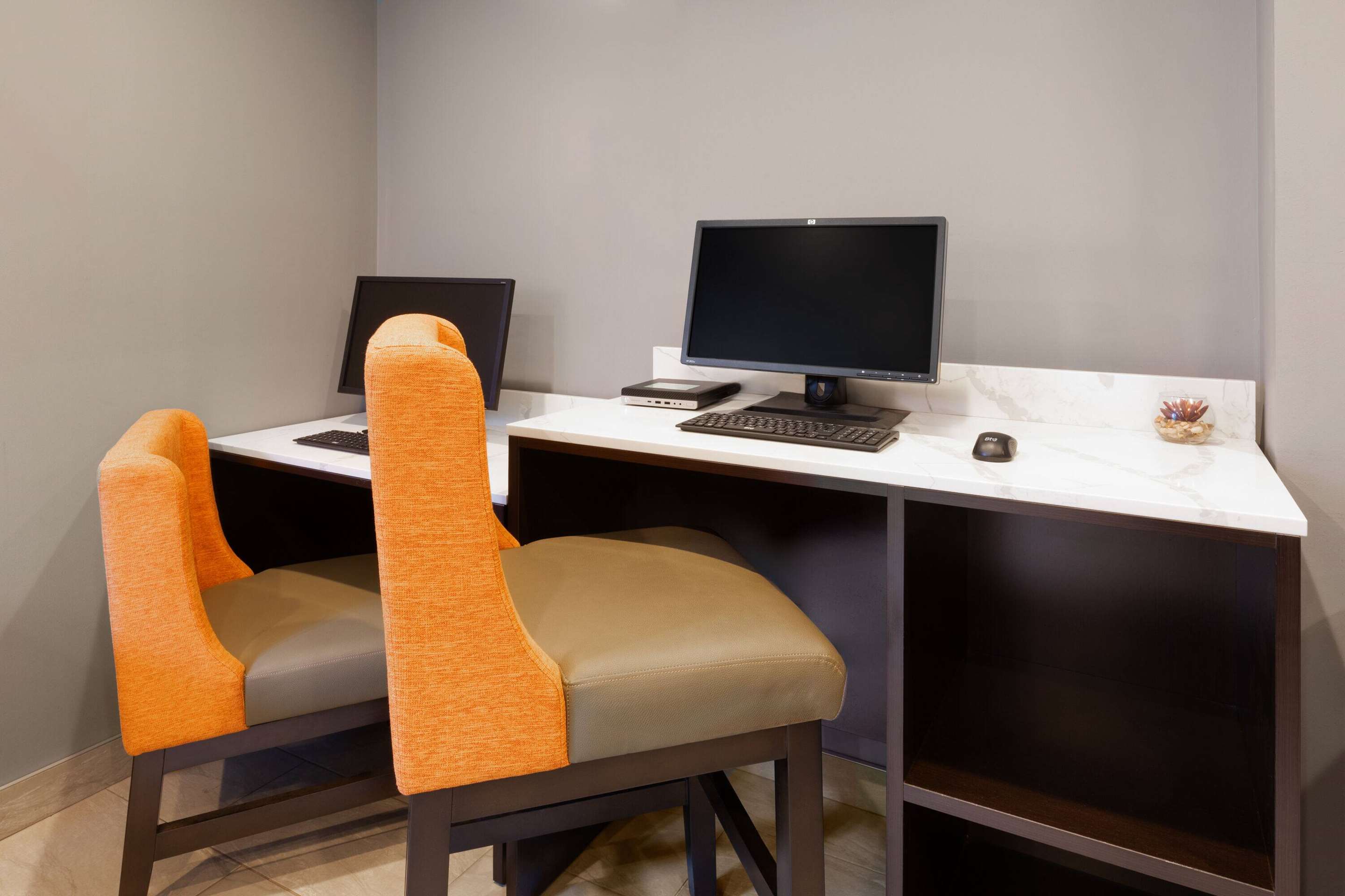 Business Center | La Quinta Inn by Wyndham Sheboygan