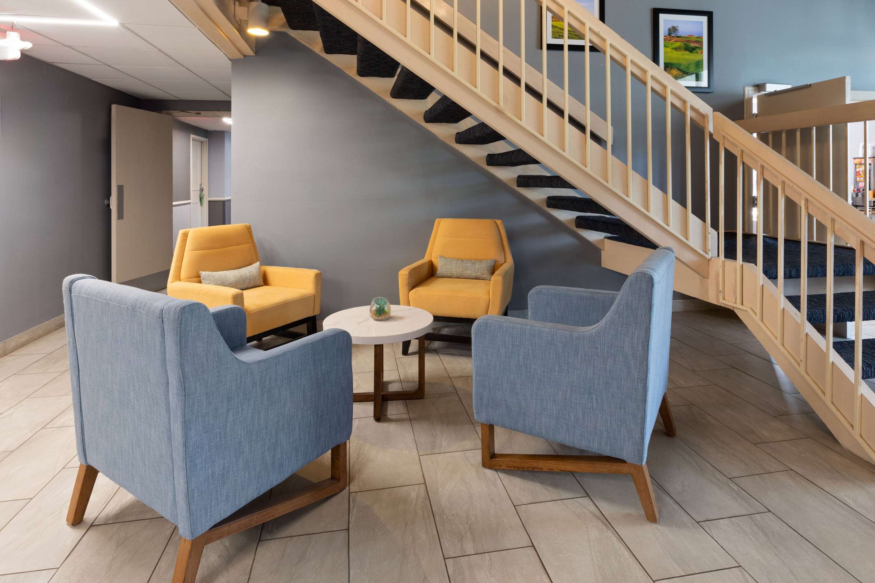 Lobby | La Quinta Inn by Wyndham Sheboygan