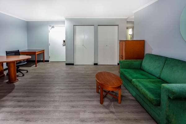 Suite - La Quinta Inn Birmingham