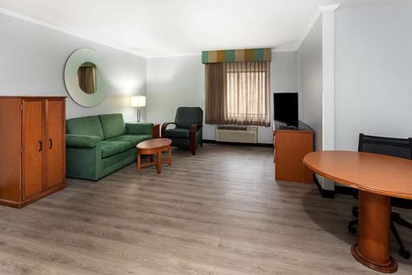 Suite - La Quinta Inn Birmingham