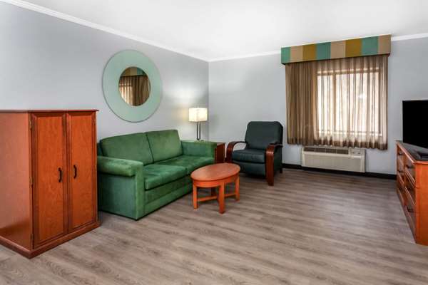 Suite - La Quinta Inn Birmingham