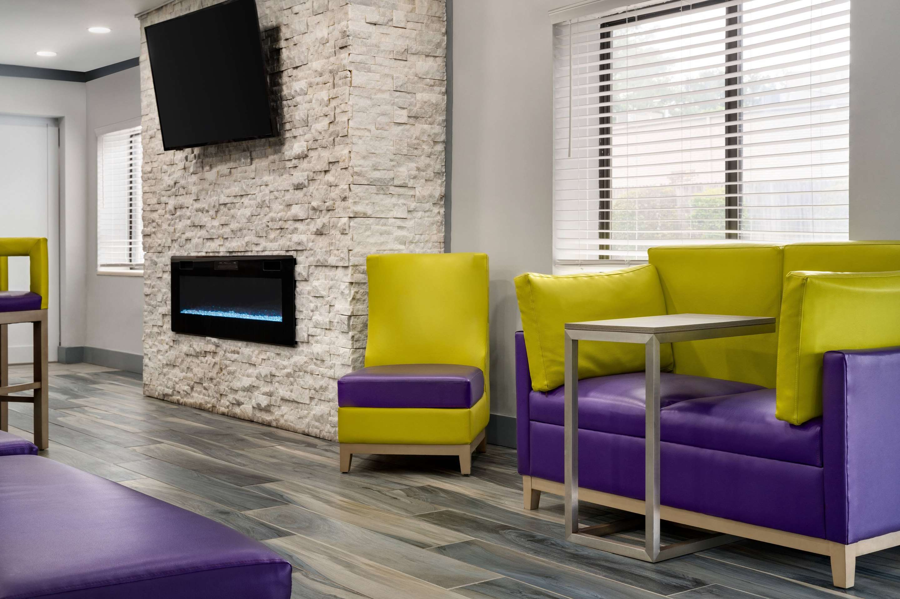 Lobby | La Quinta Inn by Wyndham Birmingham - Inverness