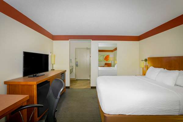  - La Quinta Inn & Suites Springdale - I-49, Exit 72