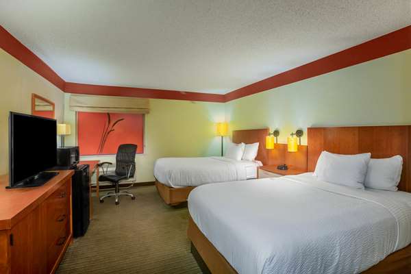  - La Quinta Inn & Suites Springdale - I-49, Exit 72